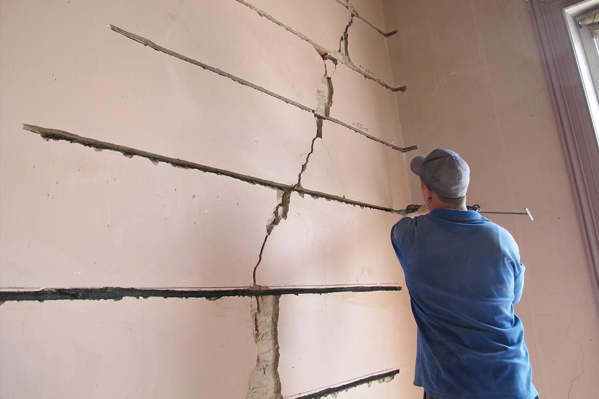 Mr Crack Fix. We Fix Cracked Walls